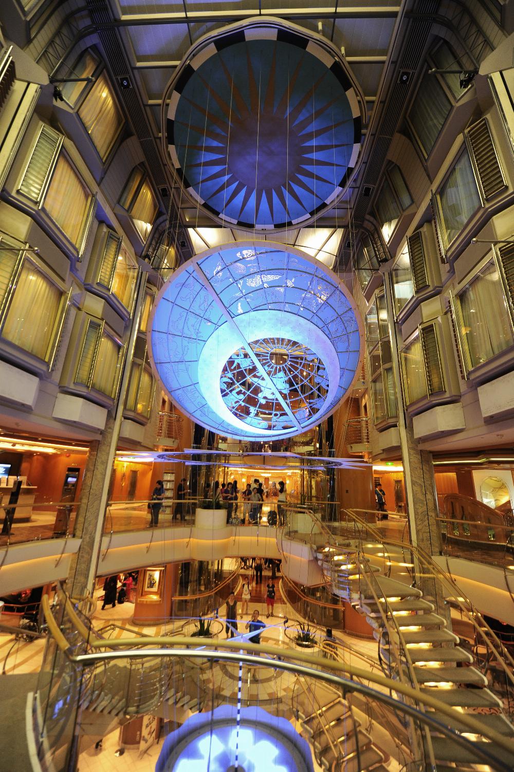 Royal Promenade- Mariner of the Seas