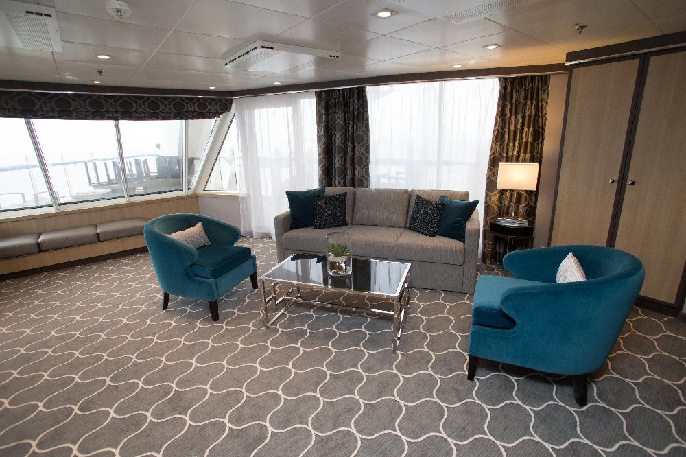 Aqua Theater Suite with Balcony onboard Harmony of the Seas.
