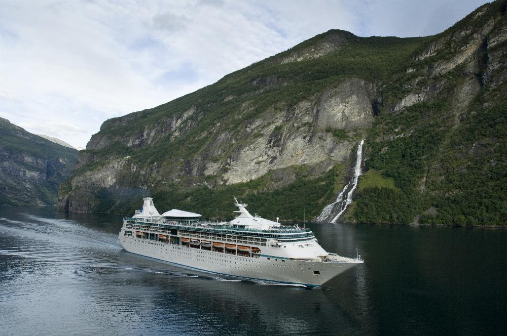 Royal Caribbean’s Vision of the Seas features a variety of restaurants, including the Asian-inspired Izumi and American steakhouse Chops Grille, original entertainment and…