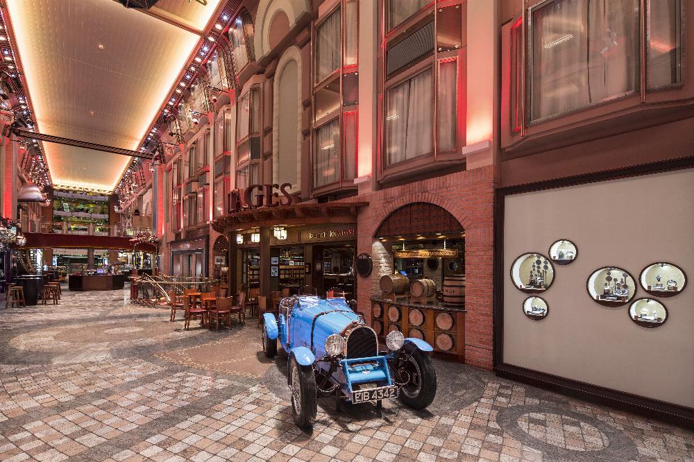 Navigator of the Seas - Royal Promenade